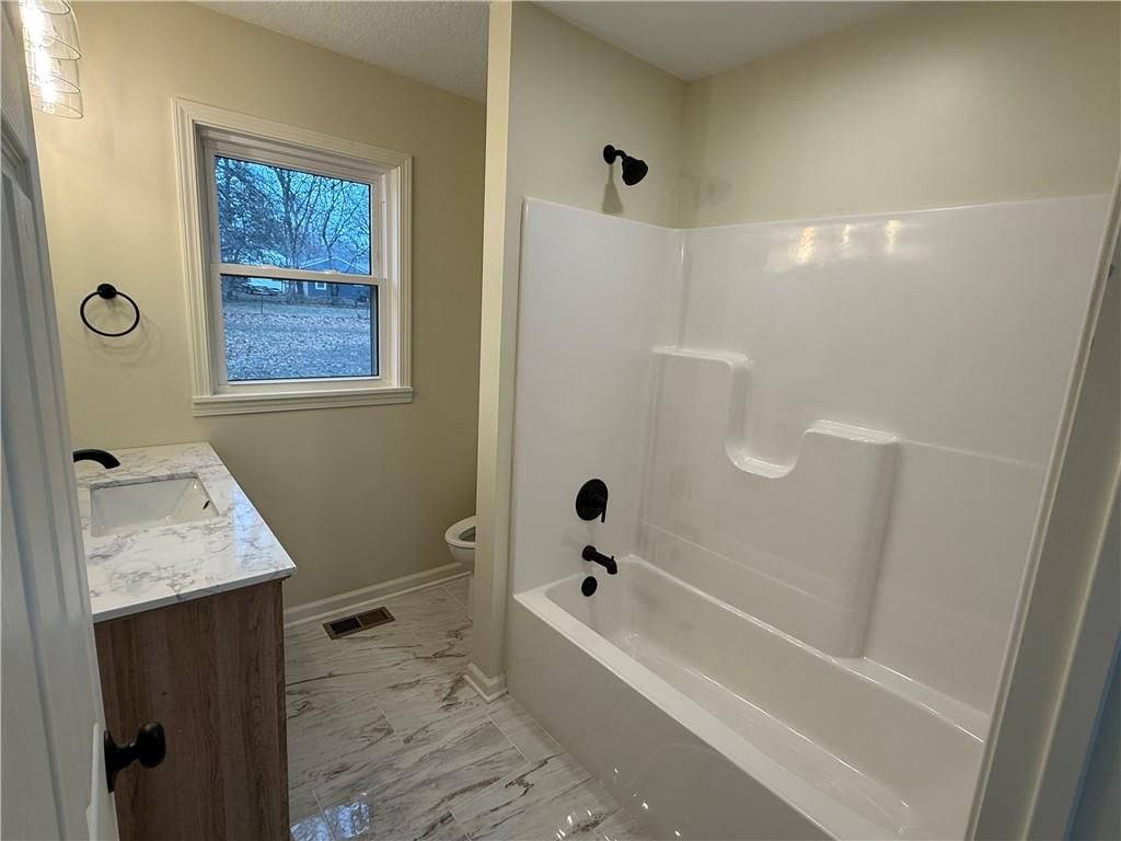 704 Logan Street — photo 6