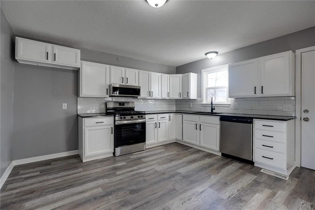 16200 Terry Avenue — photo 10