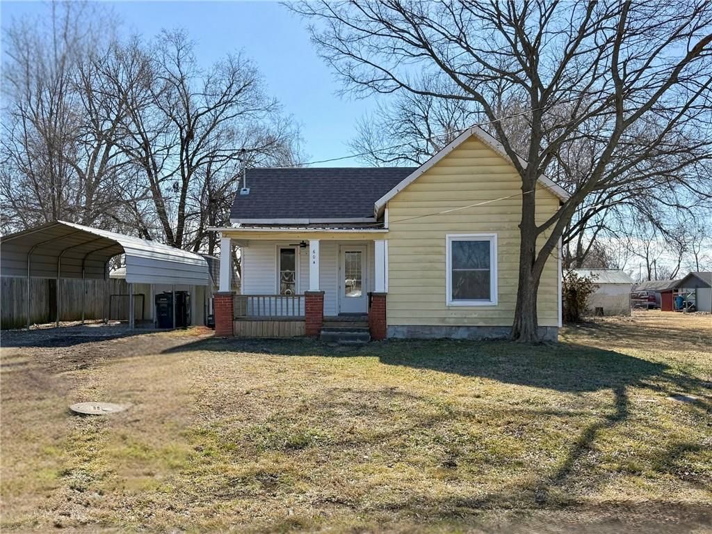 604 E 6th Street, Altamont, KS