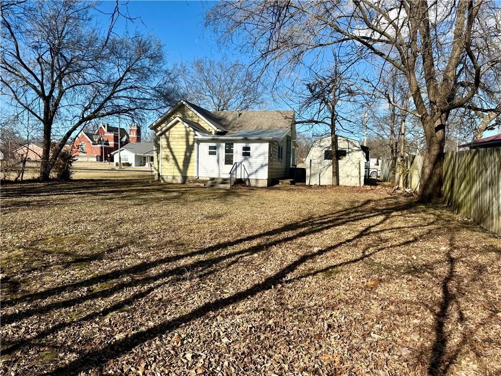 604 E 6th Street — photo 22