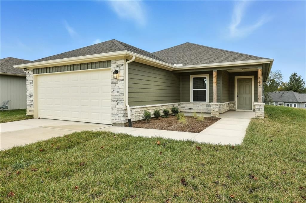 455 Rock Creek Drive, Tonganoxie, KS