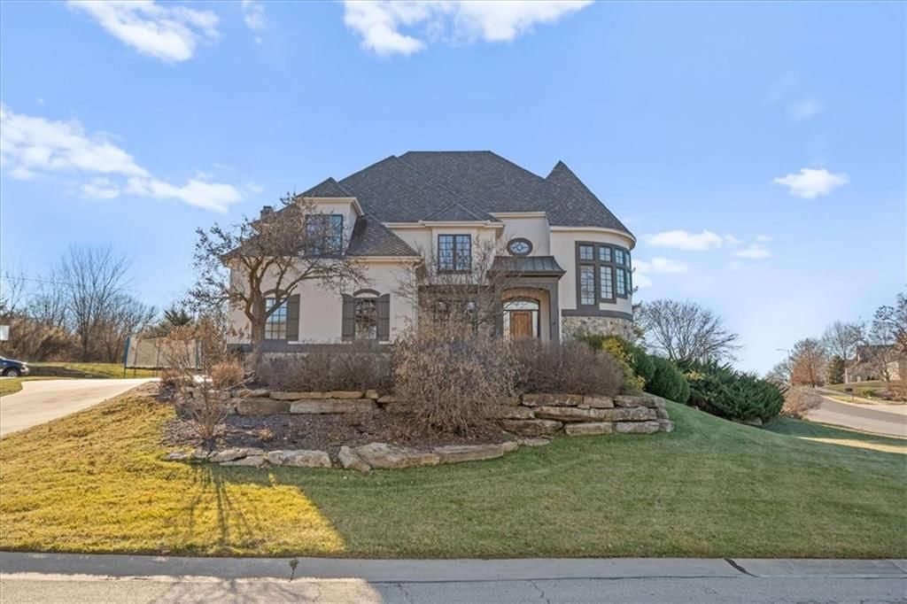 8143 NW Spruce Court, Parkville, MO