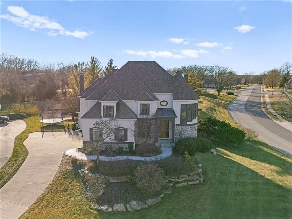 8143 NW Spruce Court — photo 2
