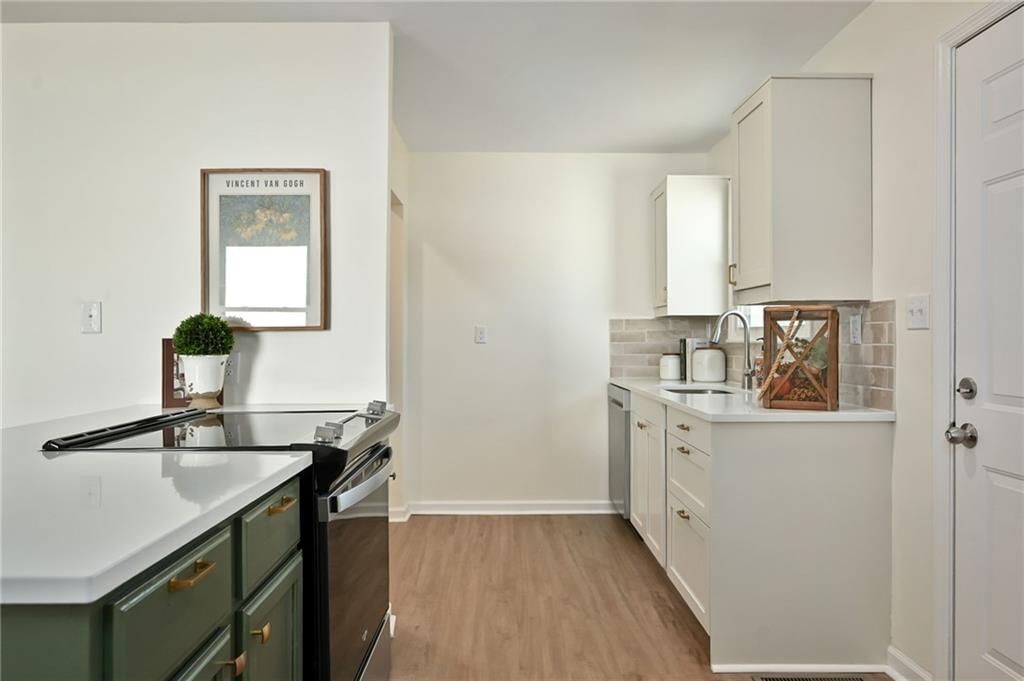 2638 S 48th Terrace — photo 3