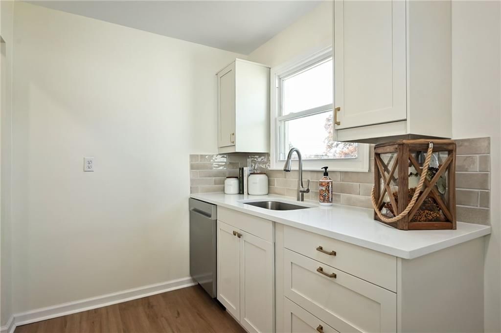 2638 S 48th Terrace — photo 4