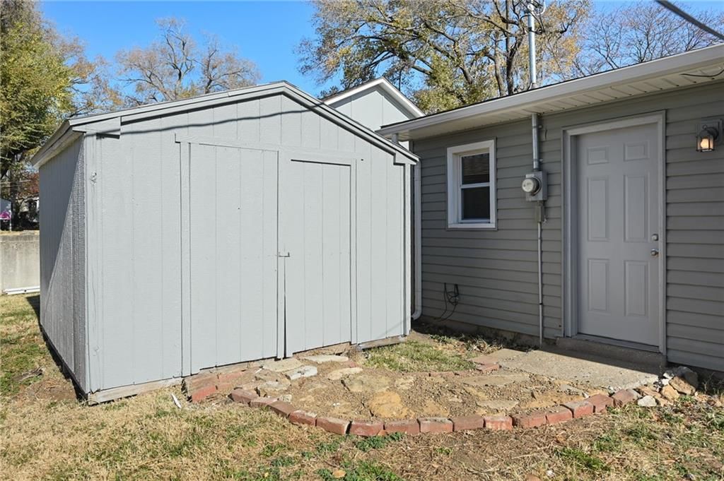 2638 S 48th Terrace — photo 15
