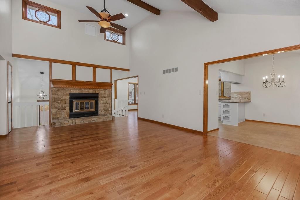 465 Hampshire Court — photo 19