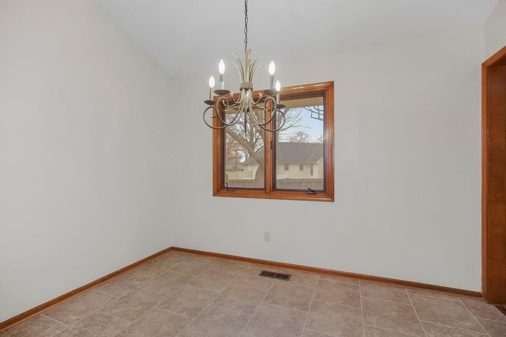 465 Hampshire Court — photo 21