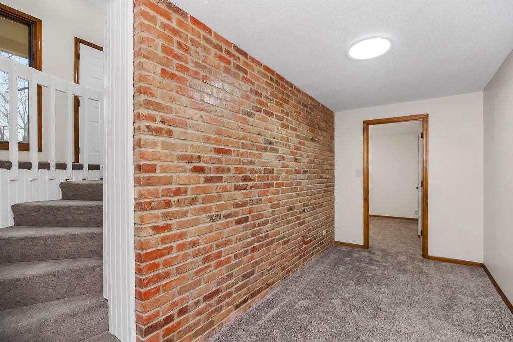 465 Hampshire Court — photo 31