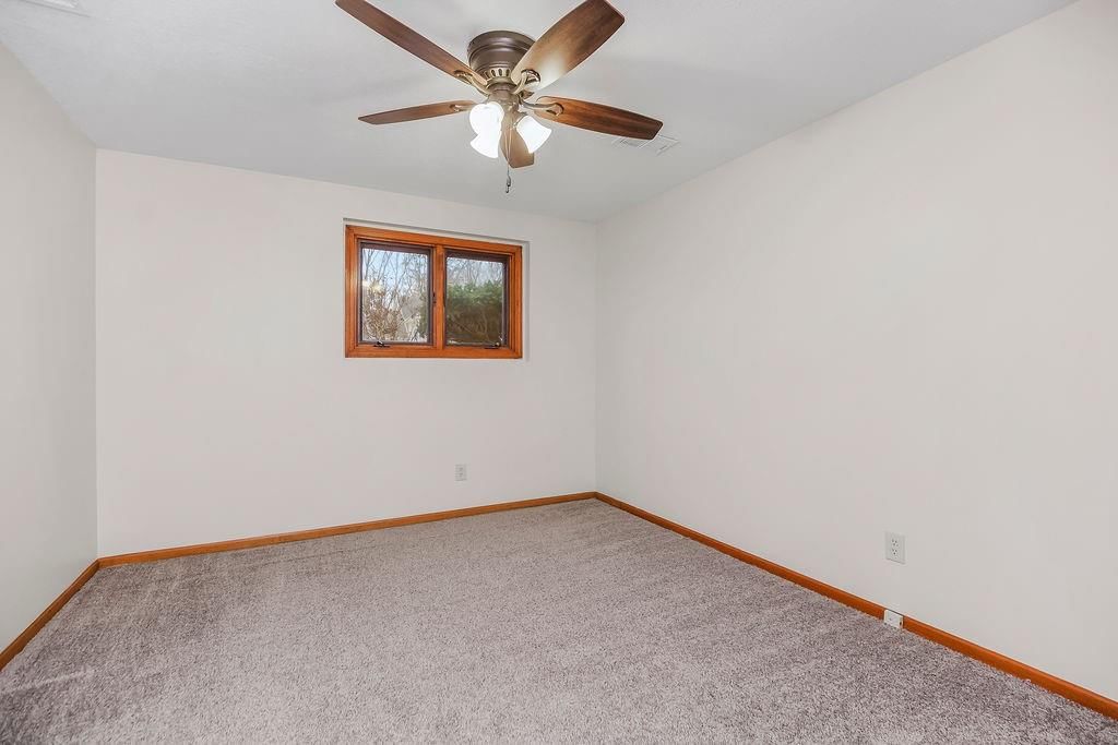 465 Hampshire Court — photo 32
