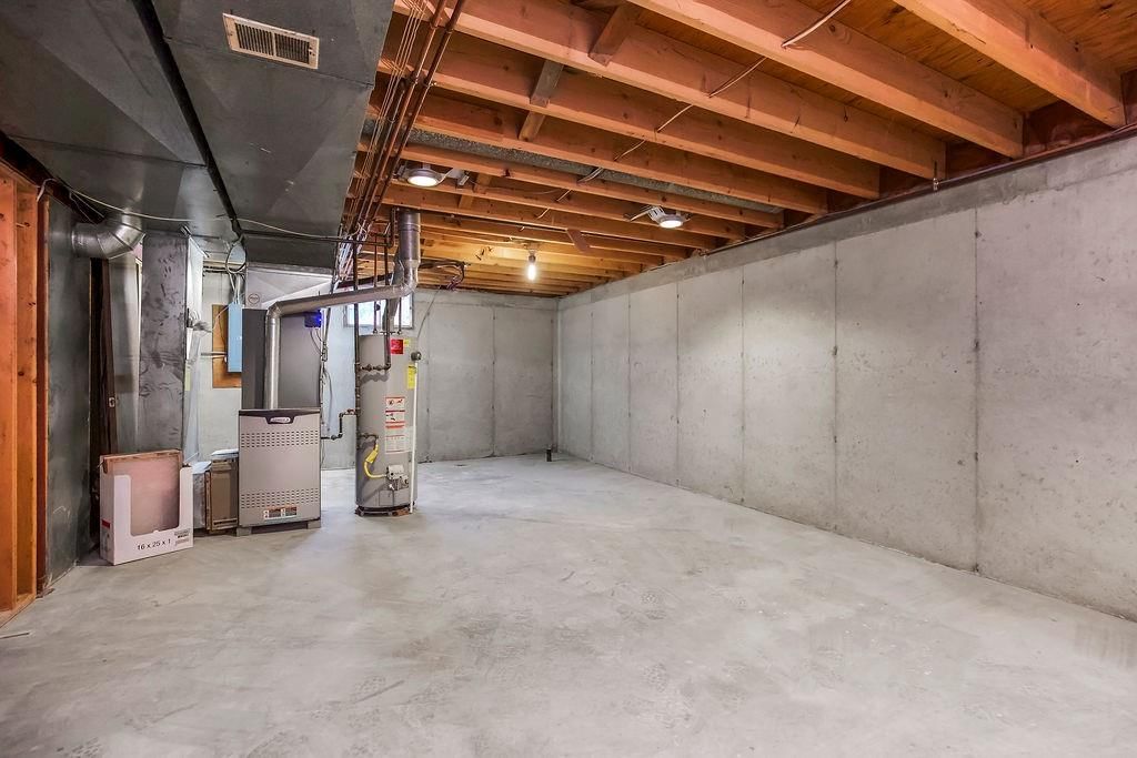 465 Hampshire Court — photo 35