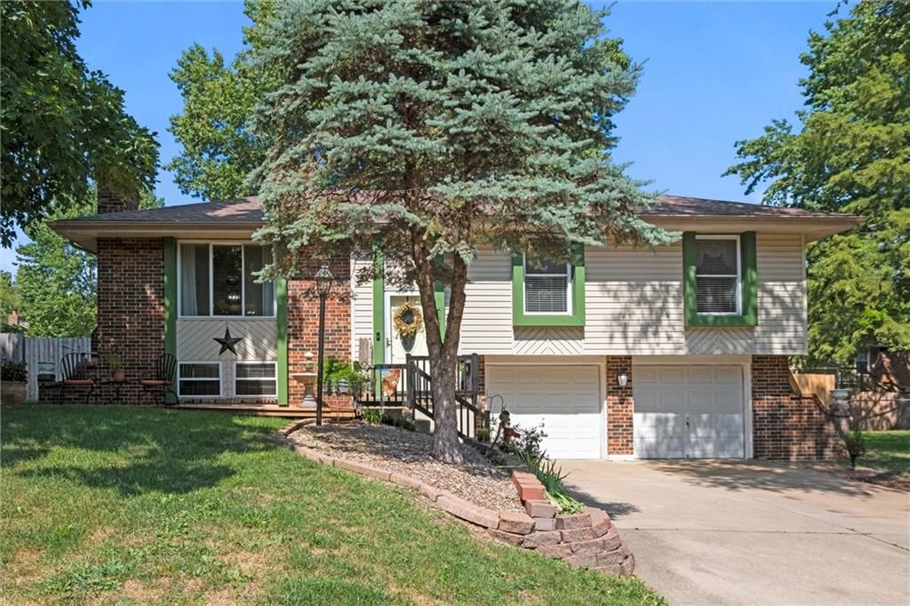 517 NE Johnston Drive — photo 3