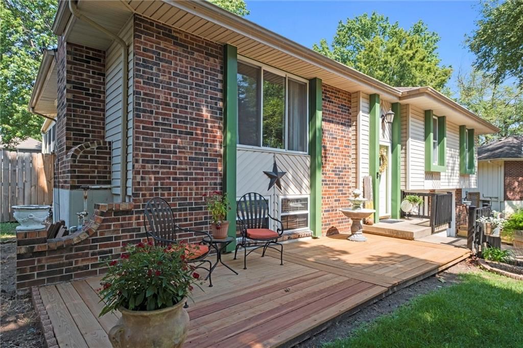 517 NE Johnston Drive — photo 4