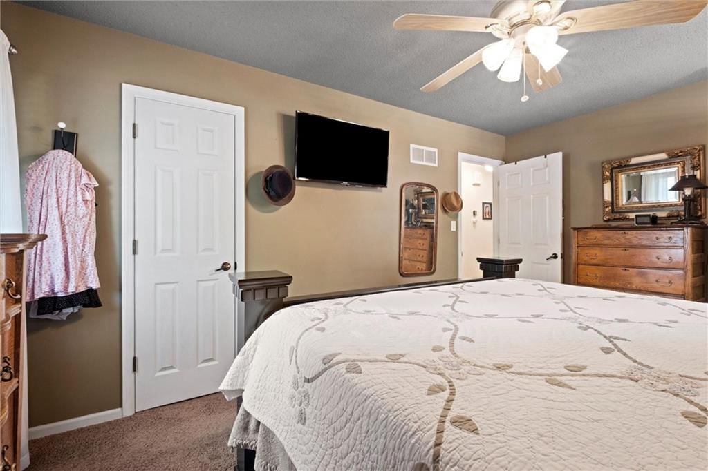 517 NE Johnston Drive — photo 17