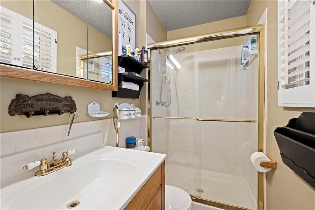 517 NE Johnston Drive — photo 18