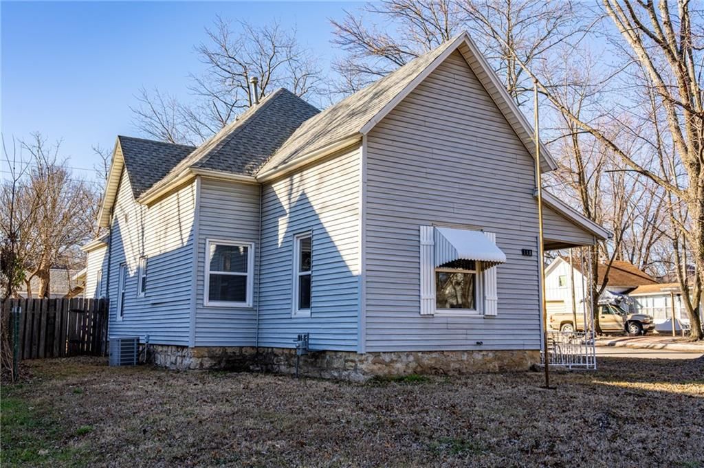 119 N Garfield Avenue — photo 27