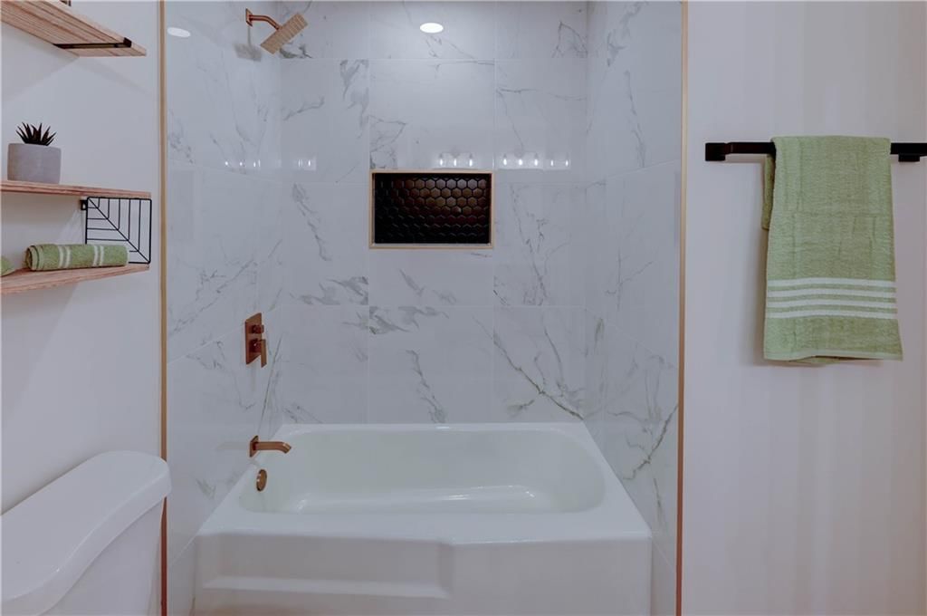 708 Montgomery Avenue — photo 18