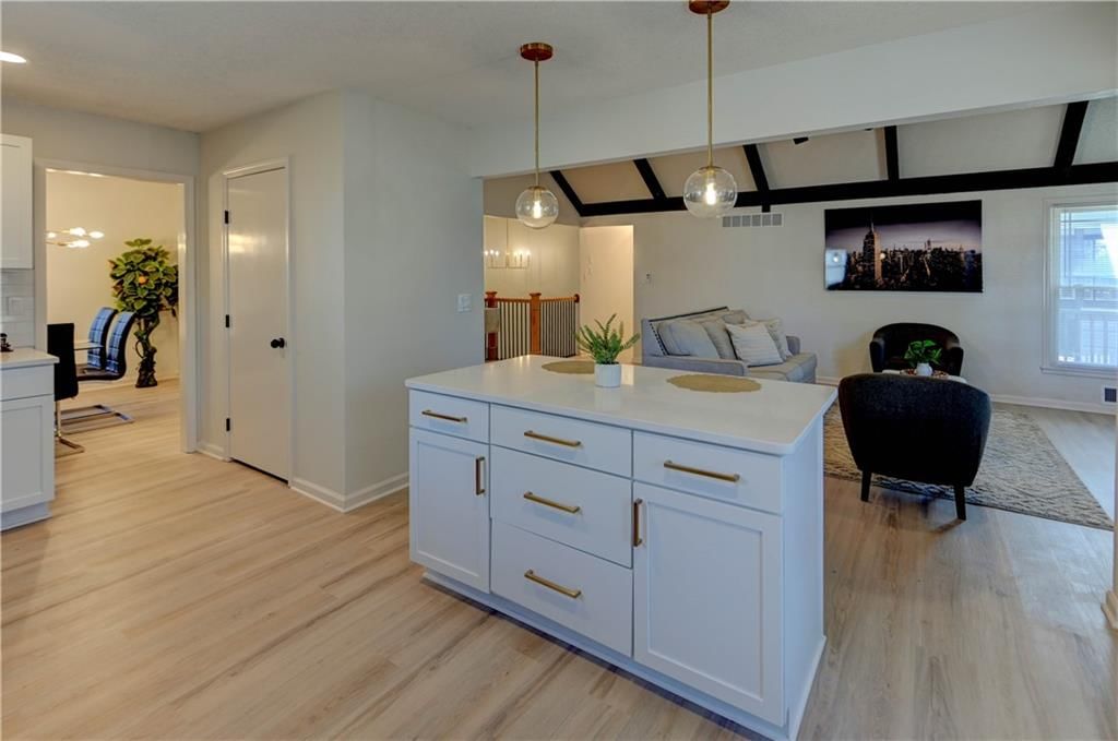 708 Montgomery Avenue — photo 36
