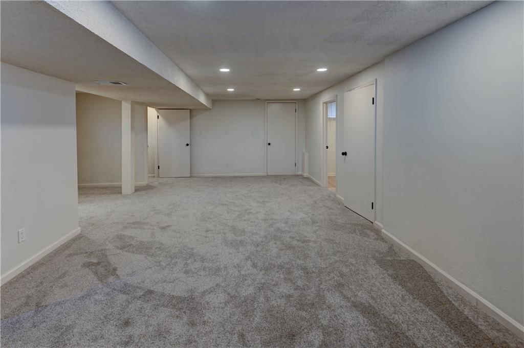 708 Montgomery Avenue — photo 41