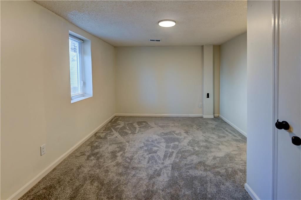 708 Montgomery Avenue — photo 42