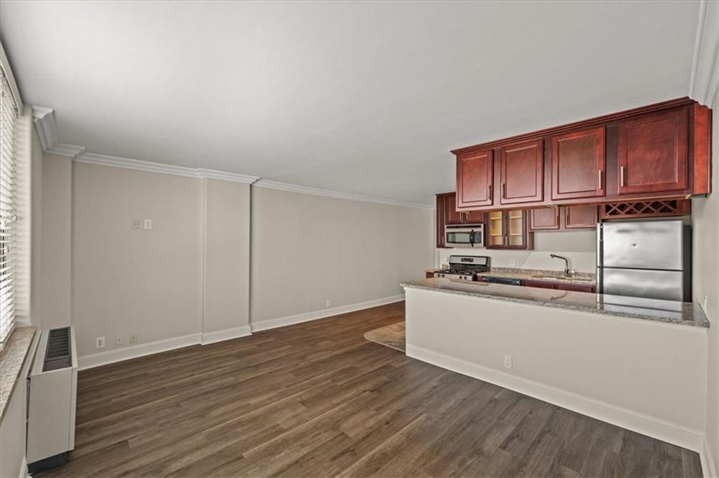 700 E 8TH Street — photo 11