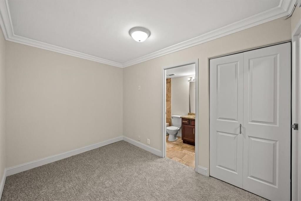 700 E 8TH Street — photo 12