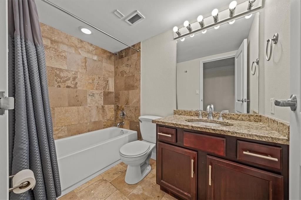 700 E 8TH Street — photo 13
