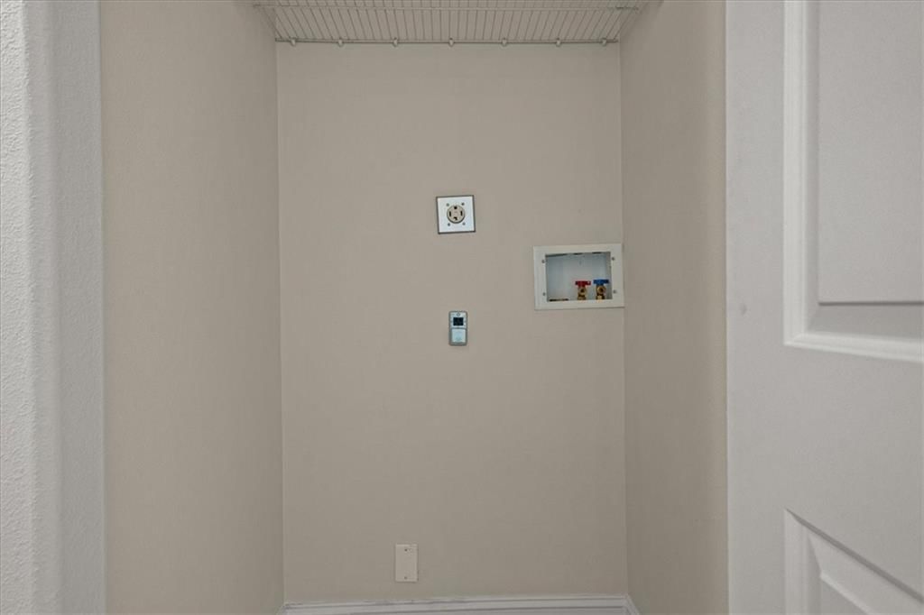 700 E 8TH Street — photo 14