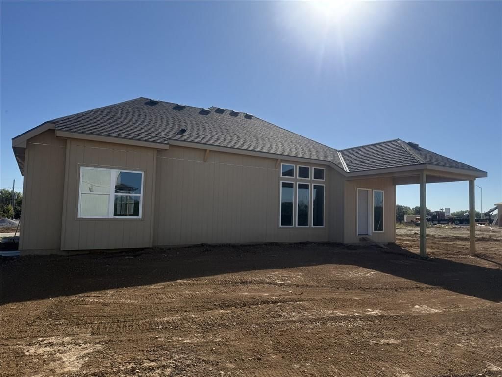 9008 N Poplar Avenue — photo 2
