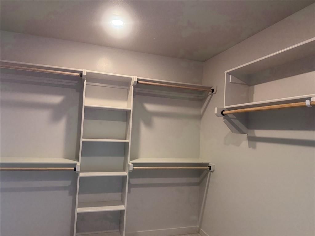 9008 N Poplar Avenue — photo 14
