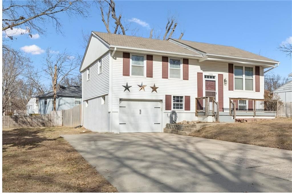 1056 Highland Drive — photo 2