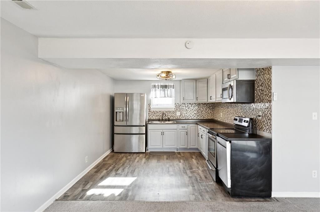 1056 Highland Drive — photo 9