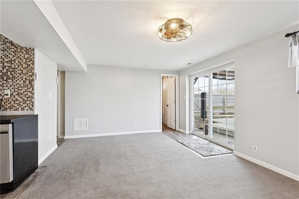 1056 Highland Drive — photo 14