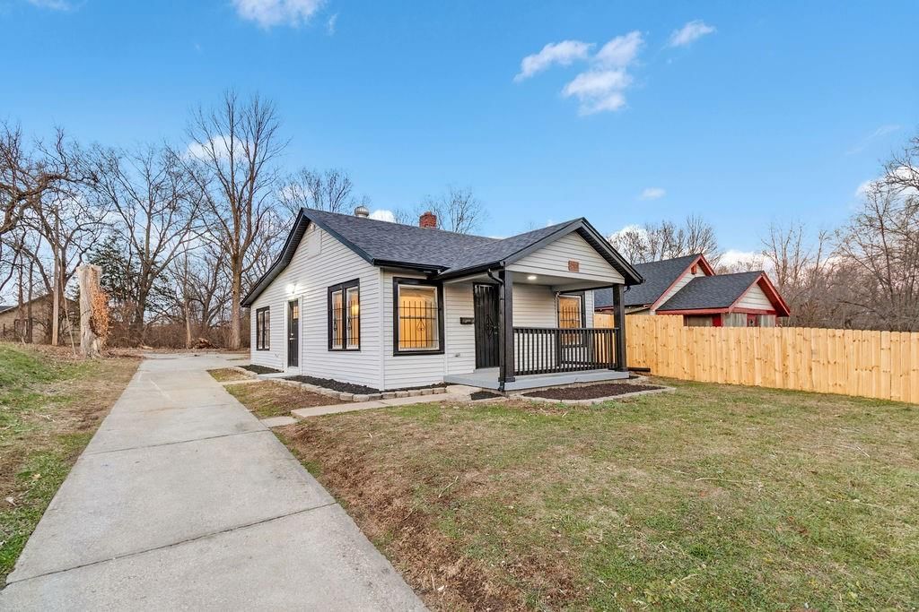 4504 E 43rd Street, Kansas City, MO