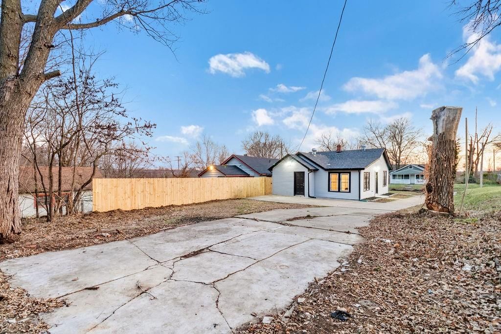 4504 E 43rd Street — photo 16