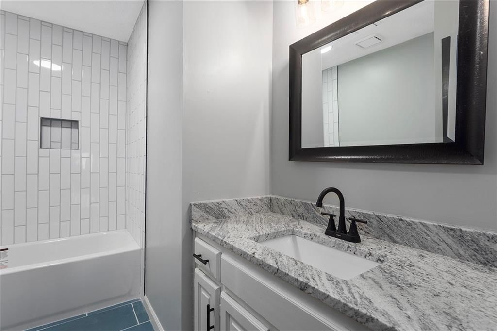 3529 N Wabash Avenue — photo 24