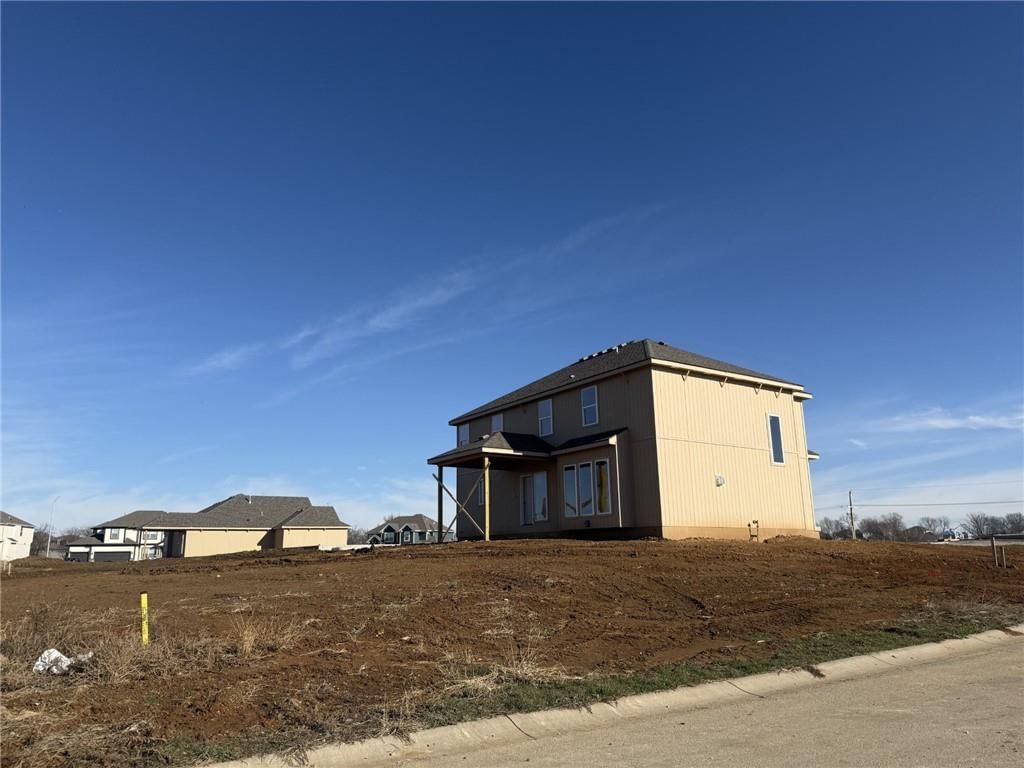 9002 N Poplar Avenue — photo 2