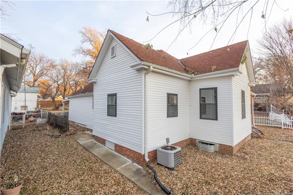 3317 Sacramento Street — photo 12