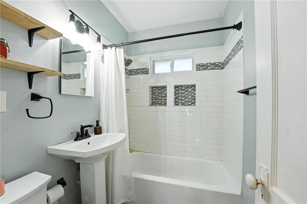 1120 Oakley Avenue — photo 16
