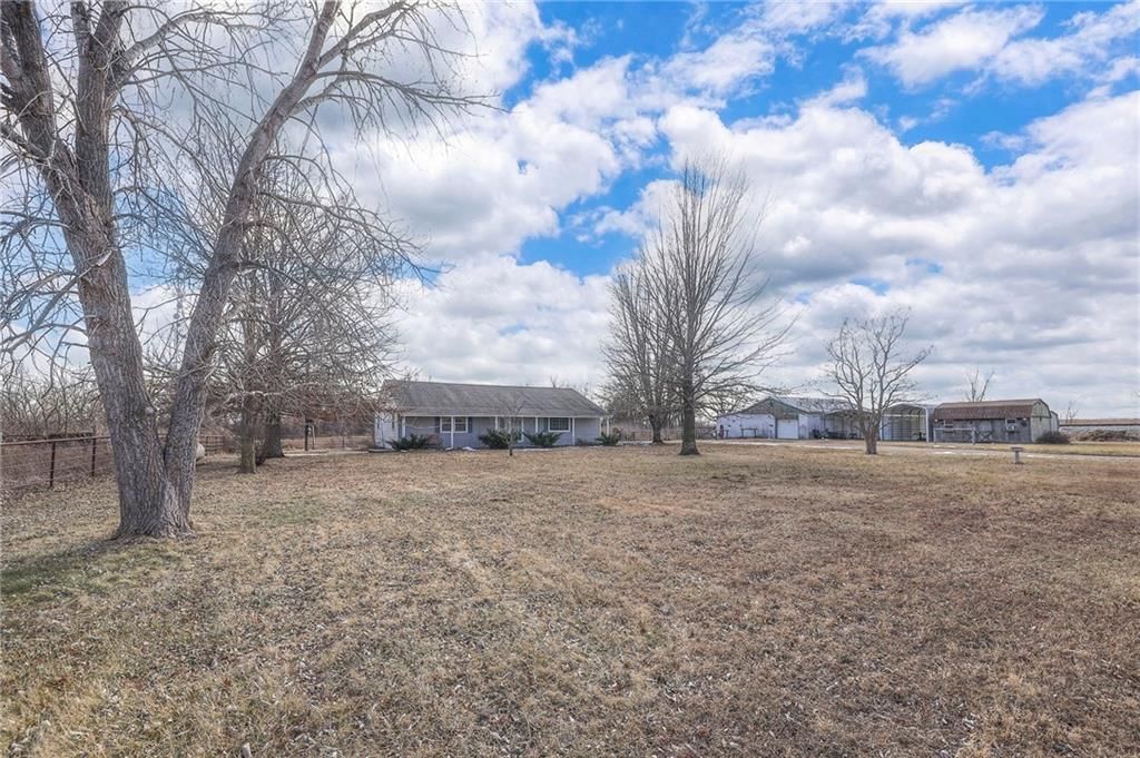 21001 E 307th Street, Harrisonville, MO