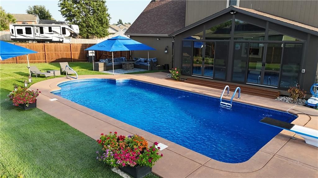 713 Hidden Meadows Court — photo 2