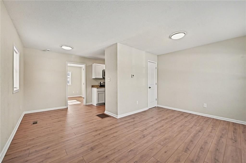 1137 OAKLAND Avenue — photo 8