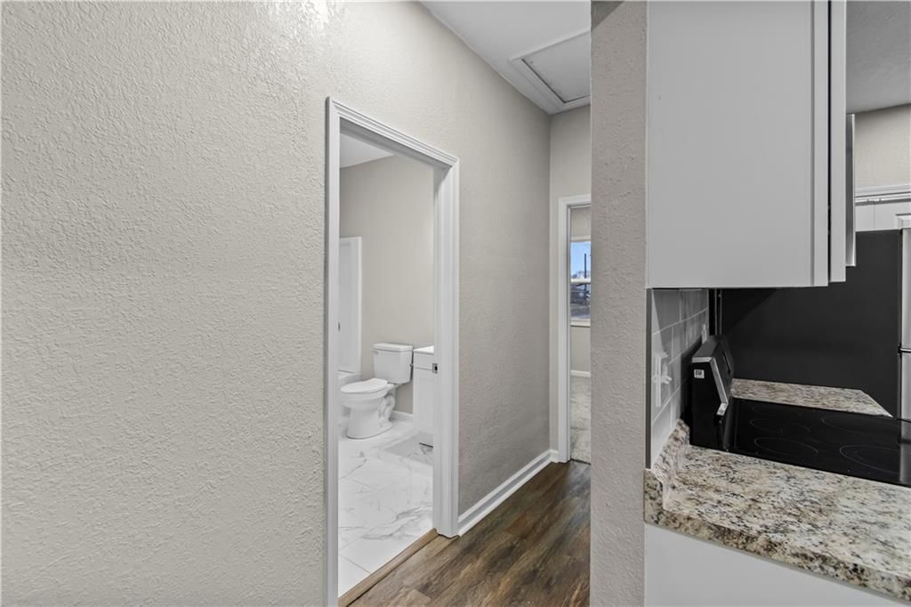 323 W Hyde Park Avenue — photo 17