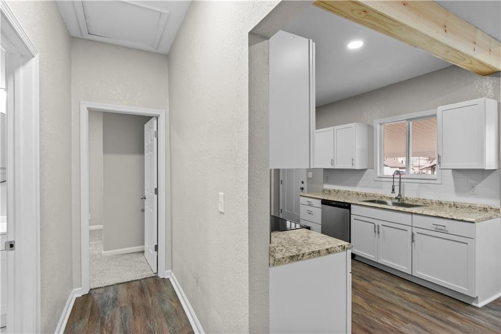 323 W Hyde Park Avenue — photo 18