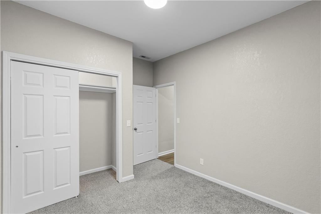 323 W Hyde Park Avenue — photo 20