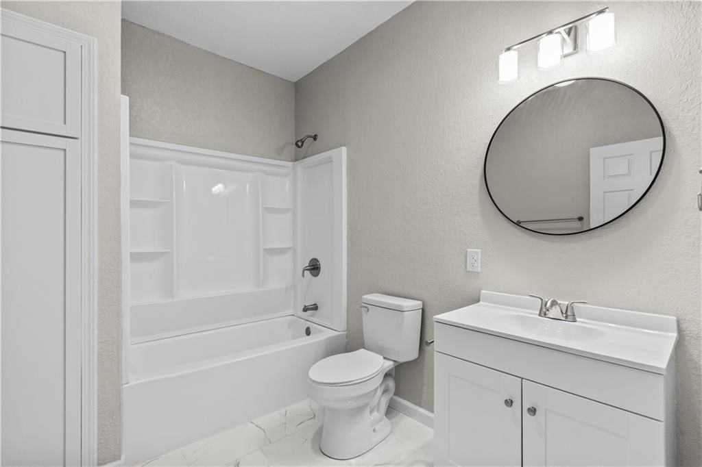 323 W Hyde Park Avenue — photo 21