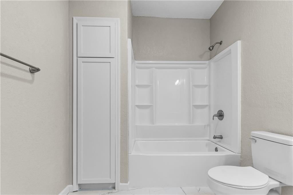 323 W Hyde Park Avenue — photo 22