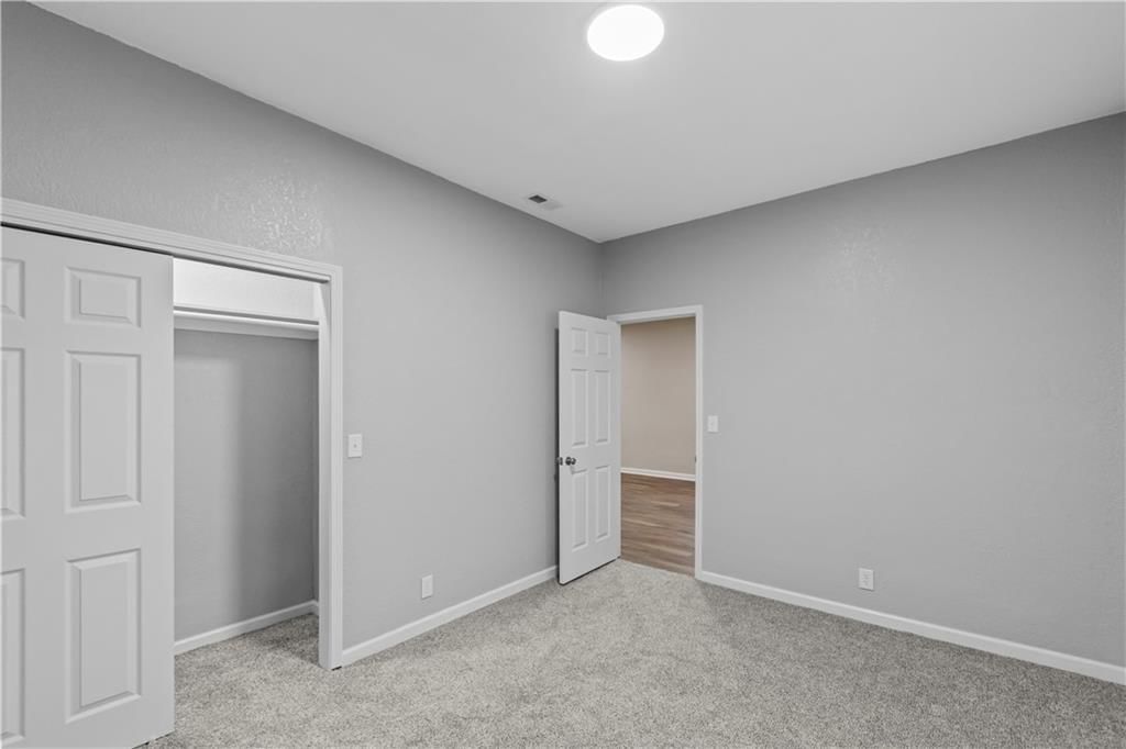 323 W Hyde Park Avenue — photo 26
