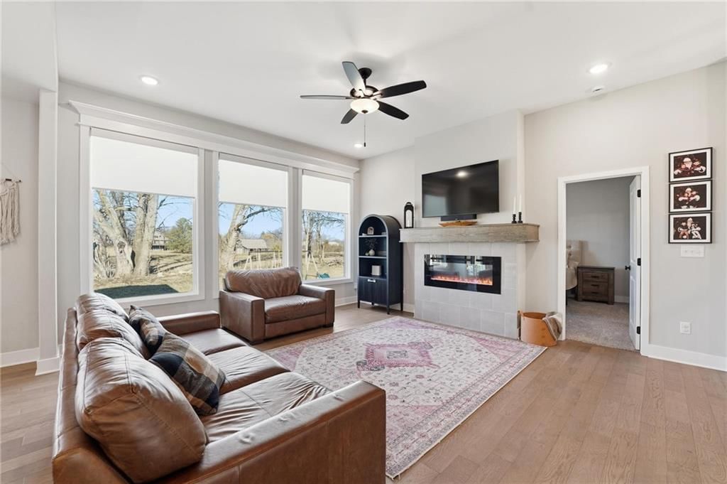 902 NW Crestwood Drive — photo 3
