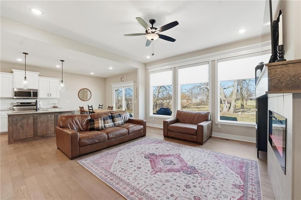 902 NW Crestwood Drive — photo 4